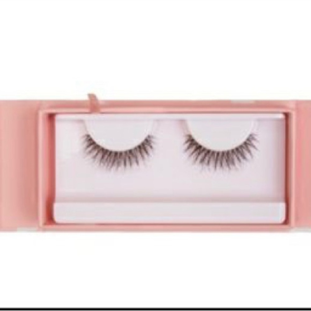 Red Aspen faux silk lashes. FA-BOO-LASH! SOLD OUT ONLINE! NIB!